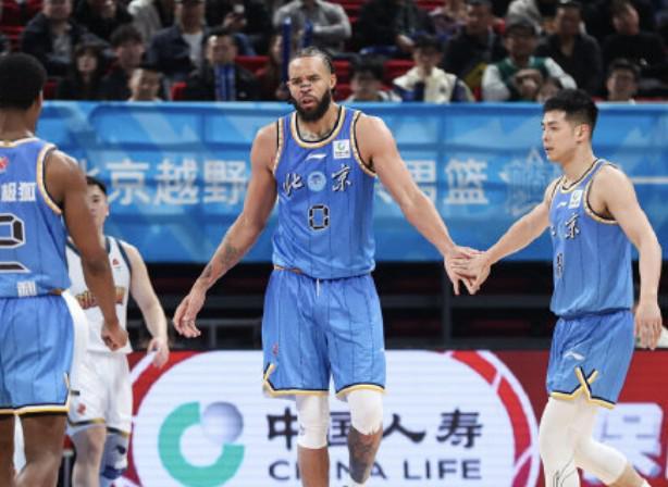 北京新援麦基组超级球队:保罗+布克+汤普森+詹姆斯+库里中锋